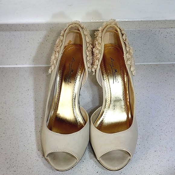Anne Michele women's open toe shoes Size 7 1/2 with floral lace. - Picture 4 of 13